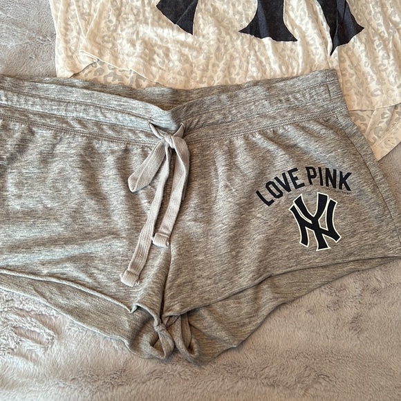 Victoria Secret Pink New York Yankees Lounge/Pajama Set - Size Large - Picture 2 of 6